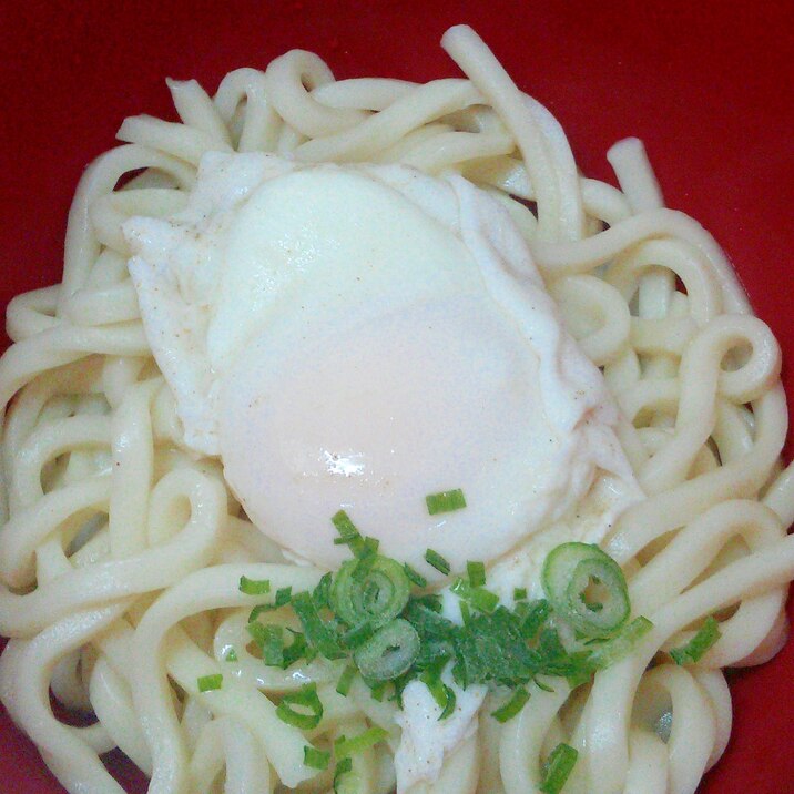 白だしで上品に☆ポーチドエッグのせぶっかけうどん